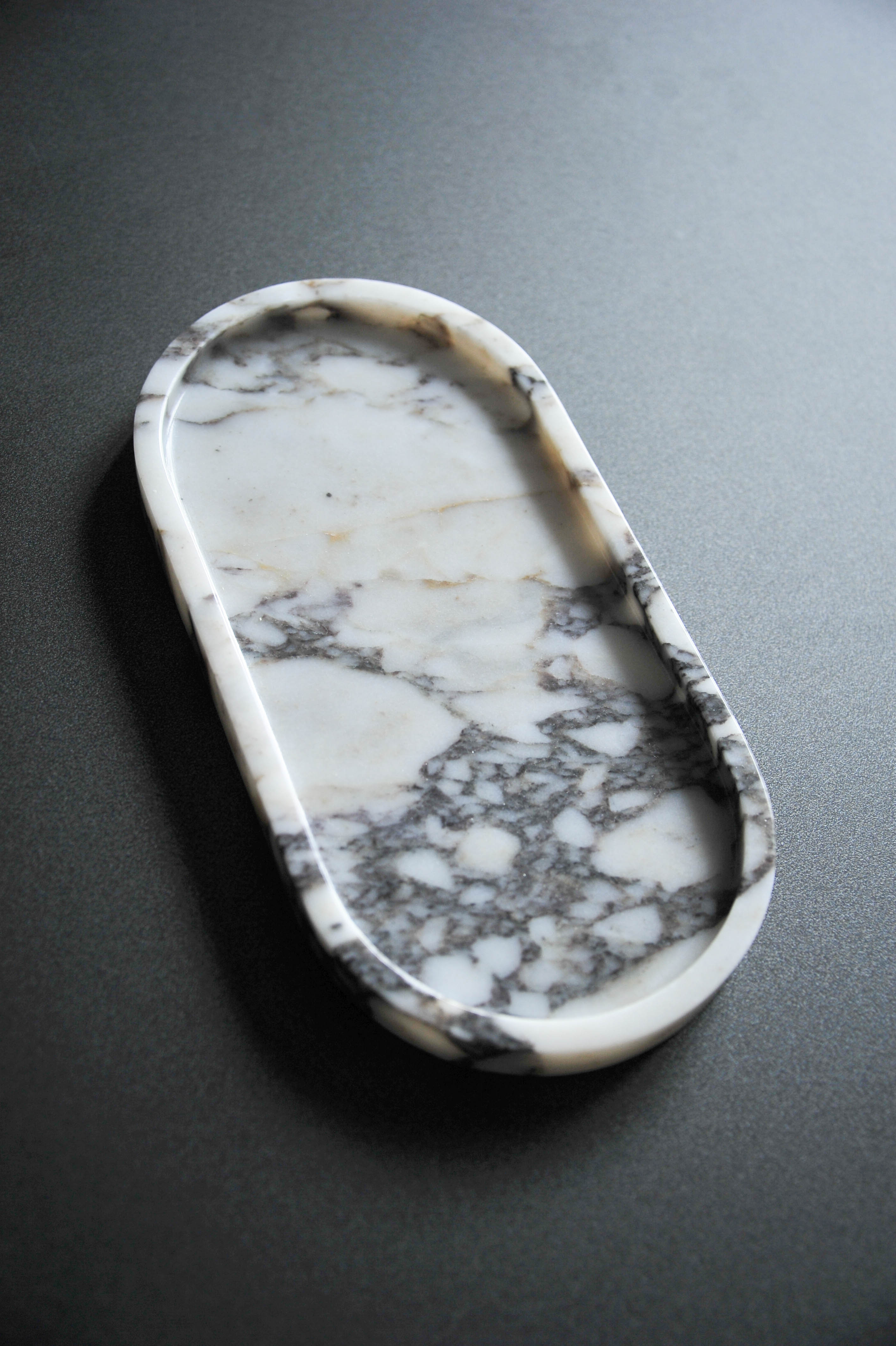 Cosmo Collection Calacatta Viola Rounded Marble Tray